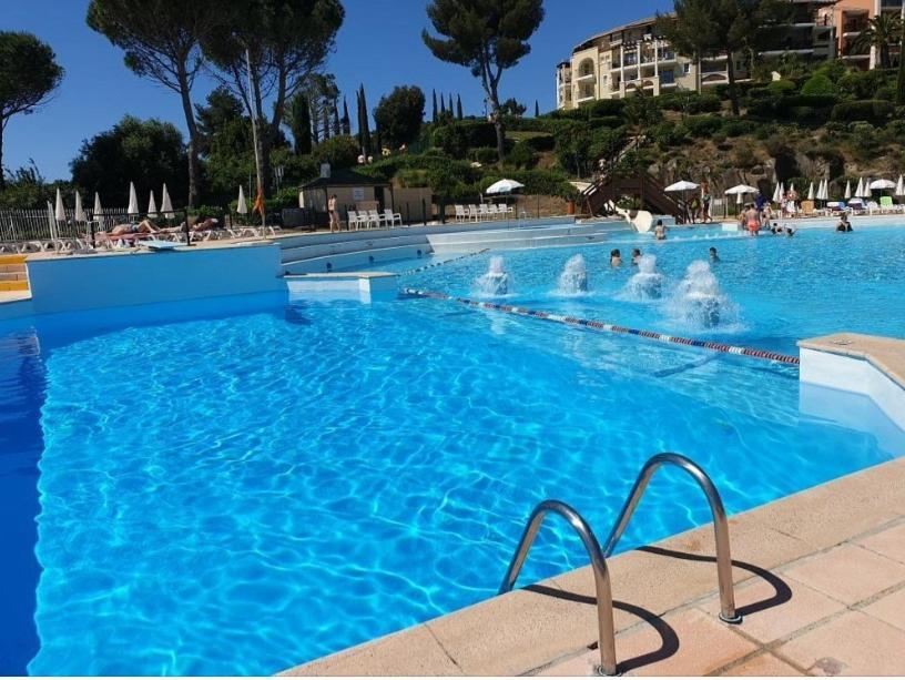 Village Cap Esterel, Piscine, Plage Saint-Raphaël Екстериор снимка