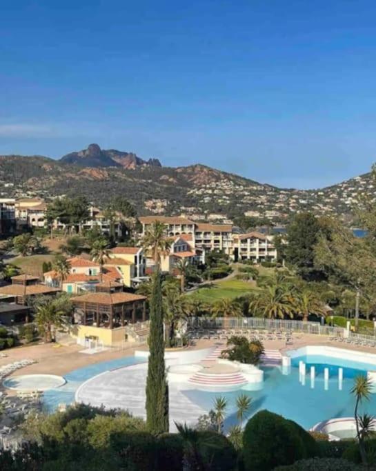 Village Cap Esterel, Piscine, Plage Saint-Raphaël Екстериор снимка