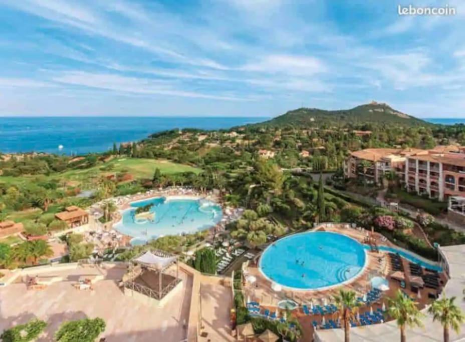 Village Cap Esterel, Piscine, Plage Saint-Raphaël Екстериор снимка