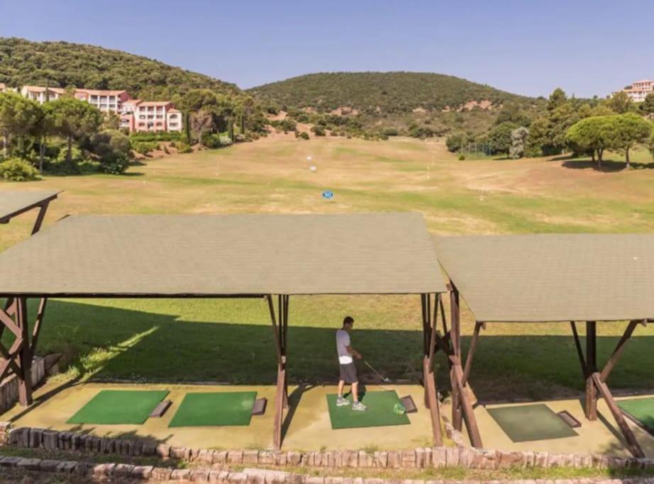 Village Cap Esterel, Piscine, Plage Saint-Raphaël Екстериор снимка
