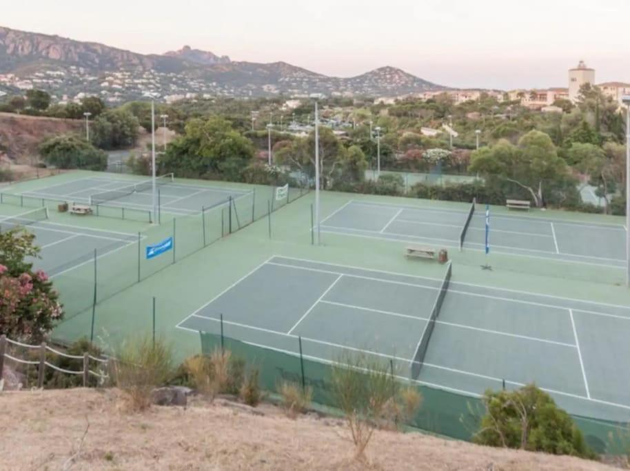 Village Cap Esterel, Piscine, Plage Saint-Raphaël Екстериор снимка