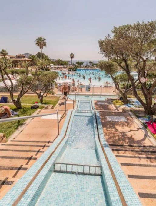 Village Cap Esterel, Piscine, Plage Saint-Raphaël Екстериор снимка