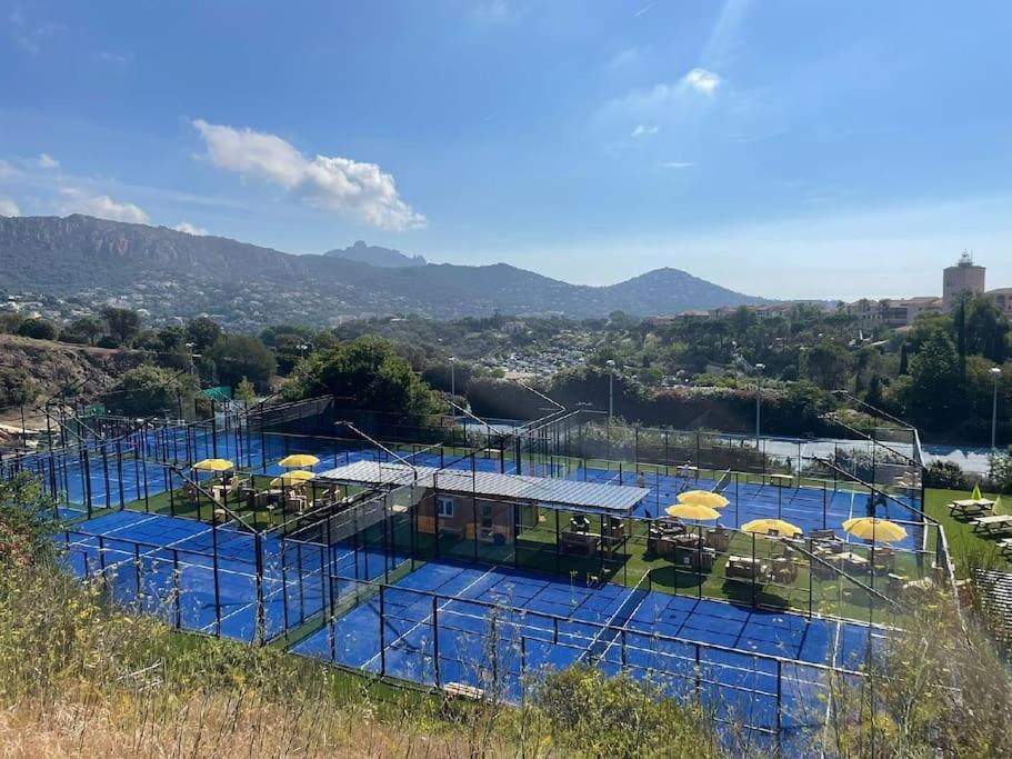 Village Cap Esterel, Piscine, Plage Saint-Raphaël Екстериор снимка
