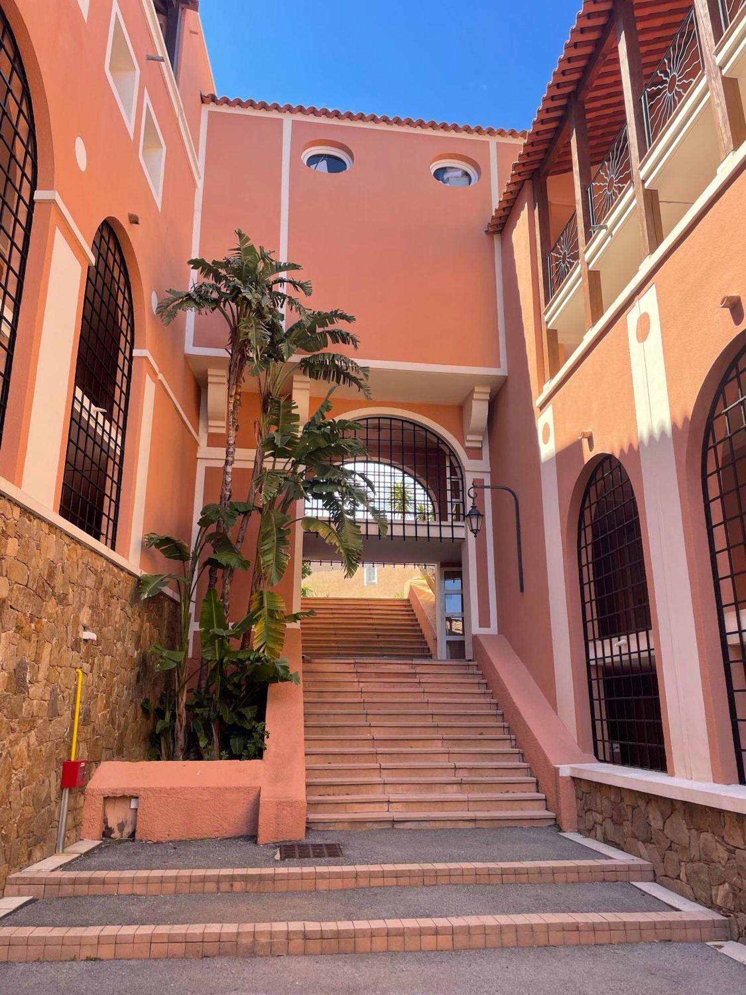 Village Cap Esterel, Piscine, Plage Saint-Raphaël Екстериор снимка