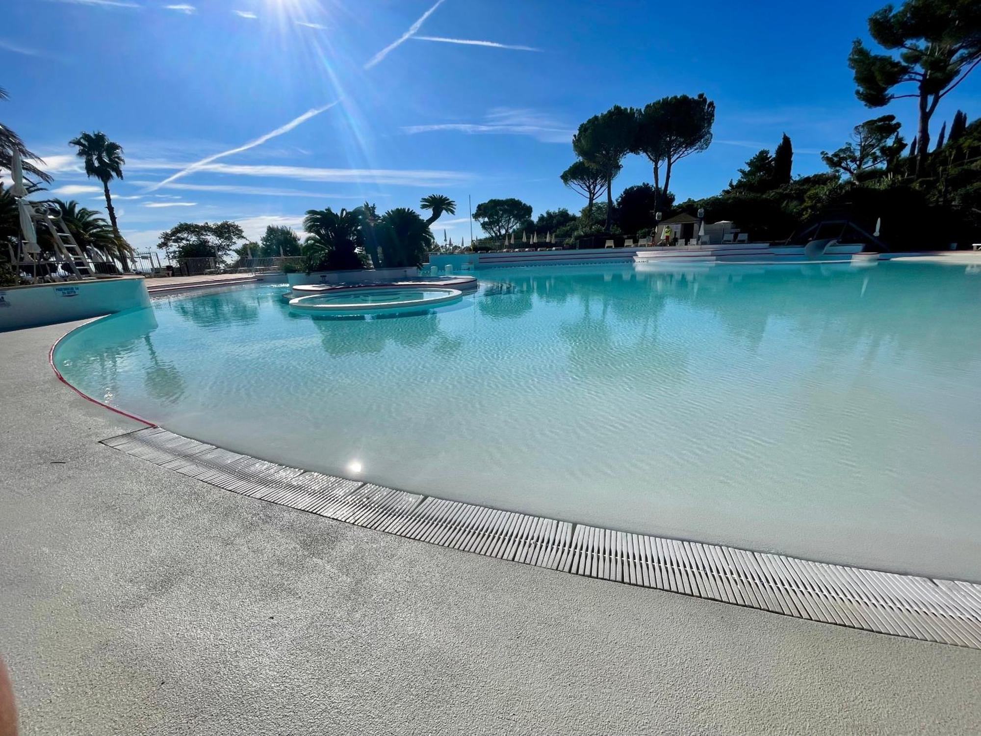 Village Cap Esterel, Piscine, Plage Saint-Raphaël Екстериор снимка