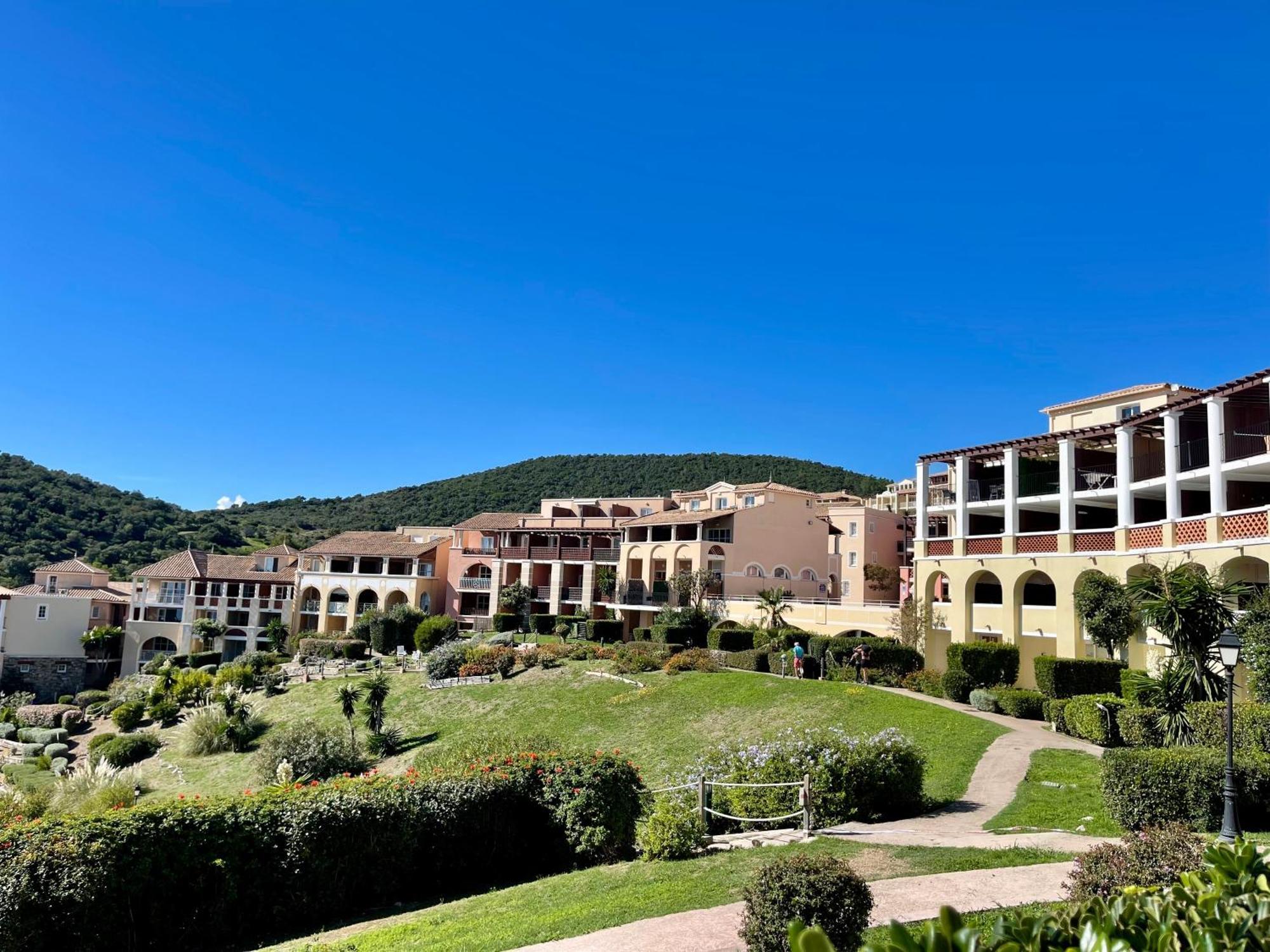 Village Cap Esterel, Piscine, Plage Saint-Raphaël Екстериор снимка