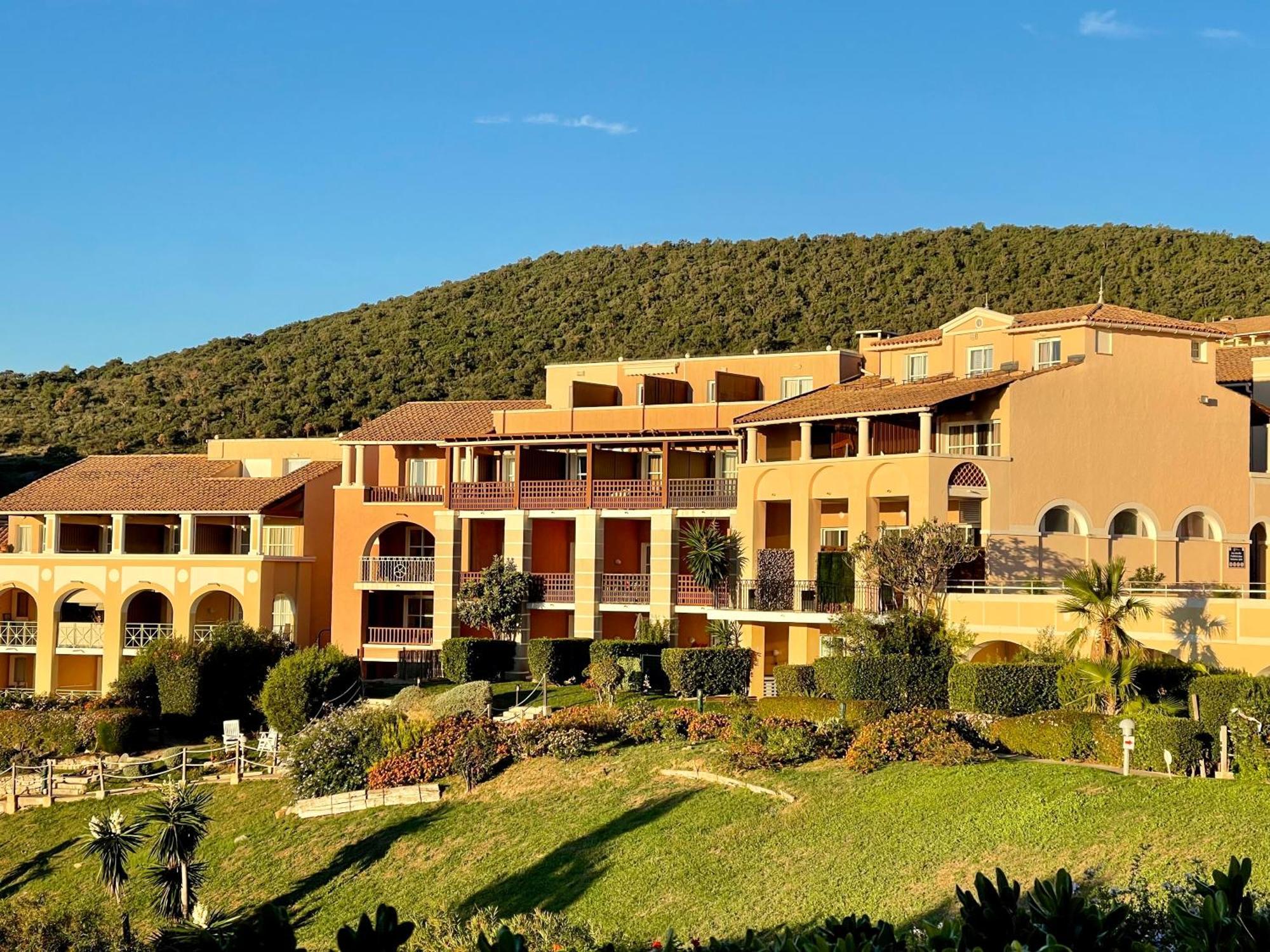 Village Cap Esterel, Piscine, Plage Saint-Raphaël Екстериор снимка