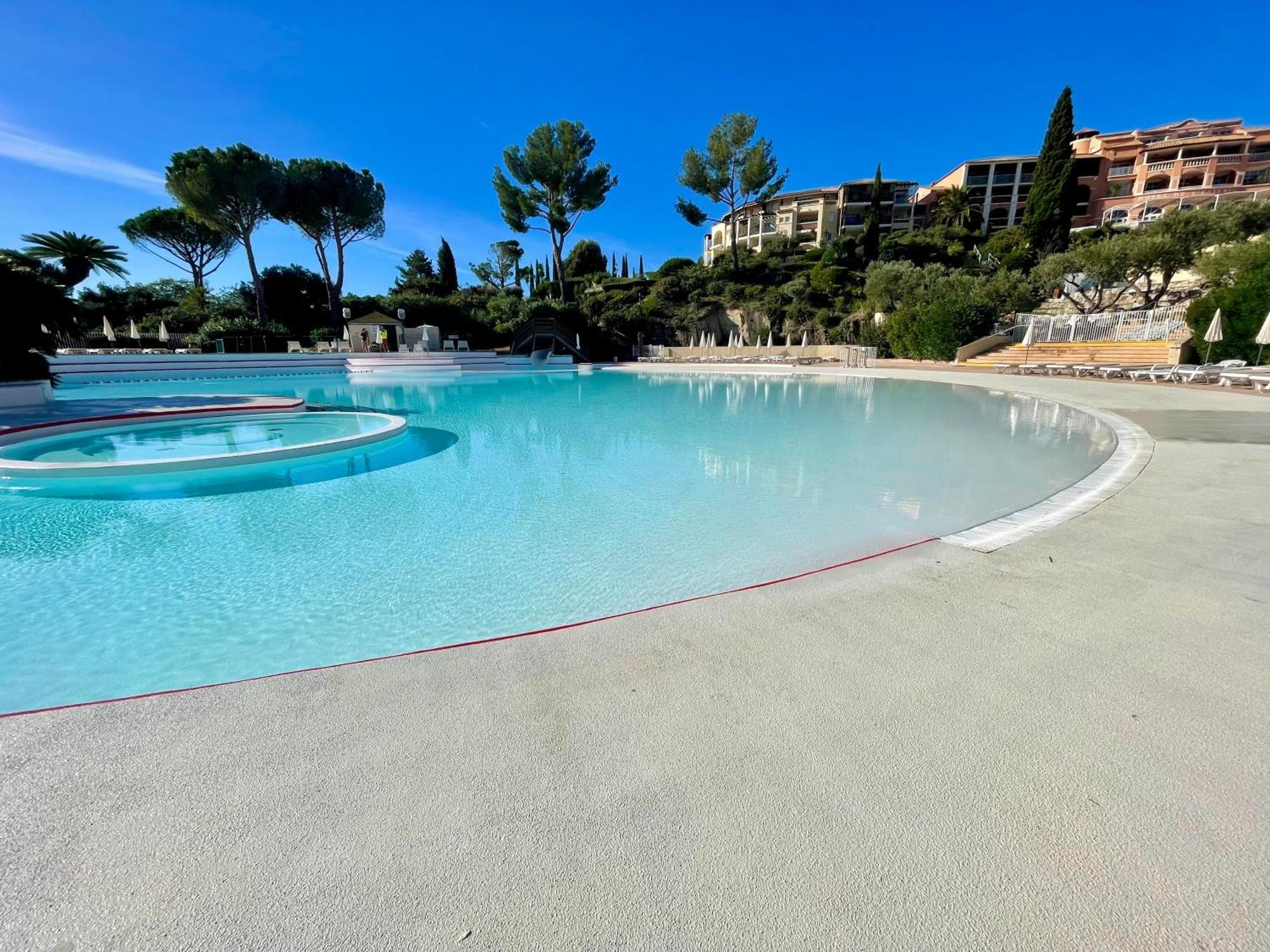 Village Cap Esterel, Piscine, Plage Saint-Raphaël Екстериор снимка