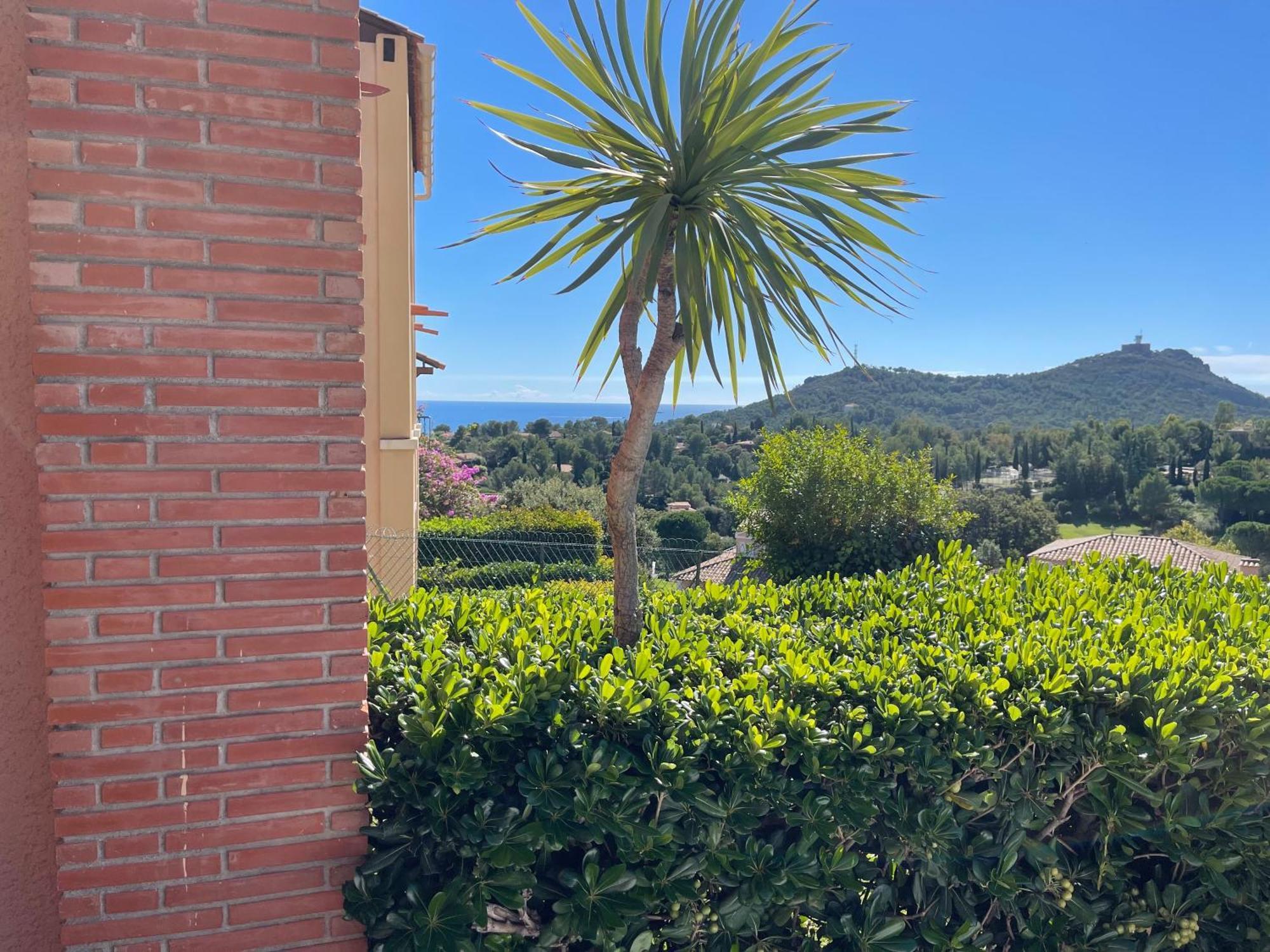 Village Cap Esterel, Piscine, Plage Saint-Raphaël Екстериор снимка
